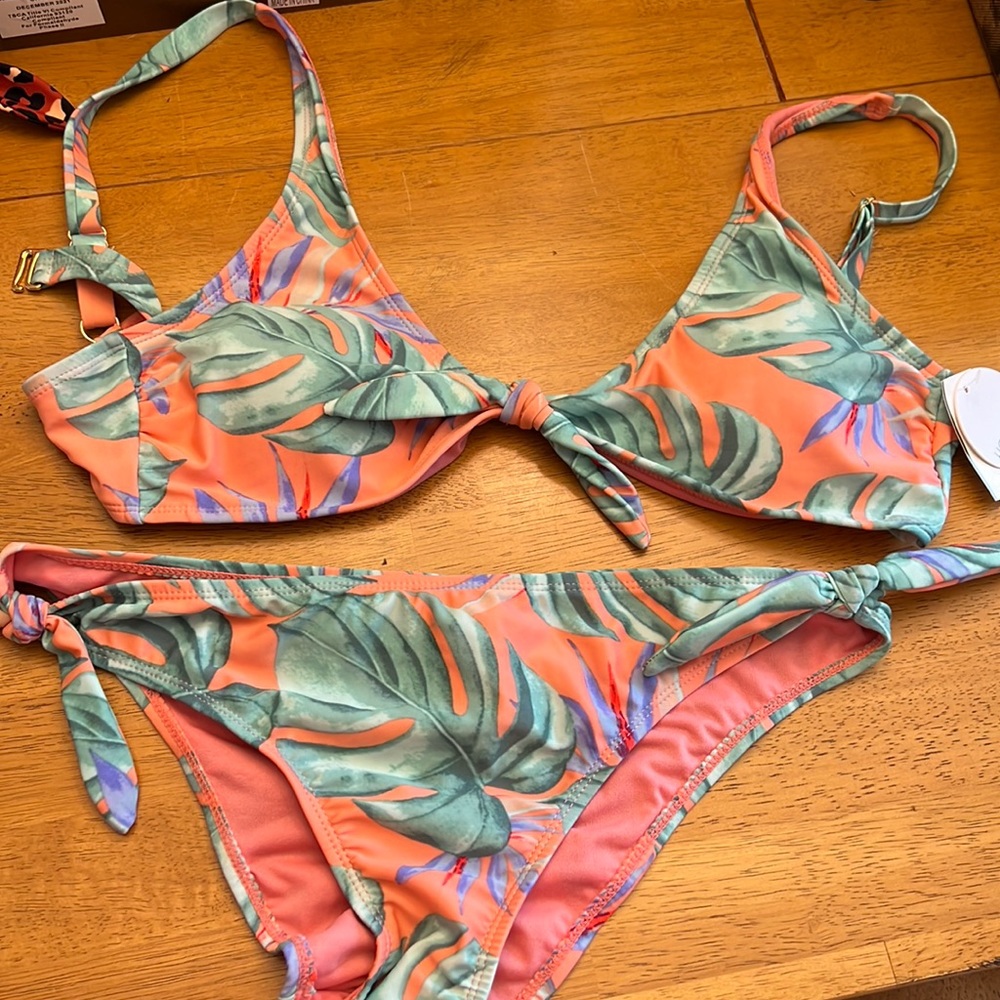Hot water / Ron Jon surf shop bikini